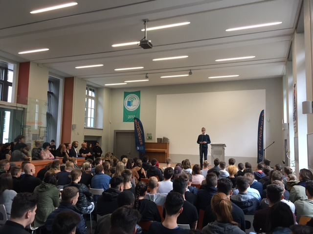 Besuch Von Stefan Liebich An Der Elinor Ostrom Schule